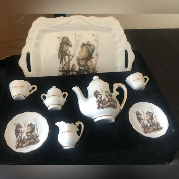 Miniature tea set Reuter Porzellan Germany with Hummel picture - Picture 1 of 5